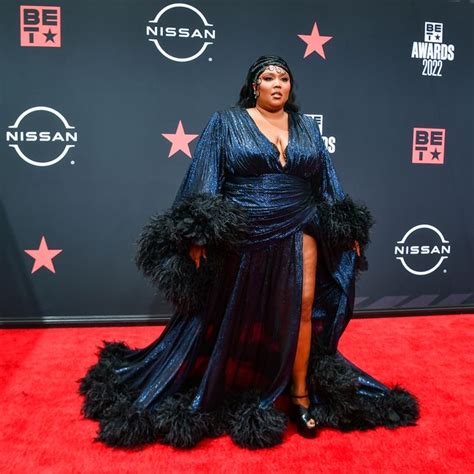 Lizzo Is Queen of the Red Carpet in a Flamboyant Feathered Gown